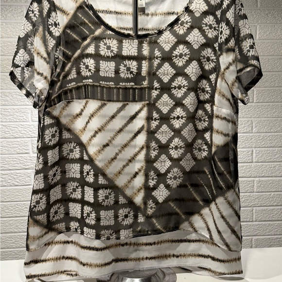 Dana Buchman Tan and White Graphic Boxy Blouse - Picture 1 of 3